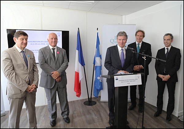 Michel Robitaille lors de l'inauguration des locaux rénovés de l'OFQJ Paris le 23 juin avec les secrétaires généraux Pascal Bonnetain (France) et Alfred Pilon (Québec) et le ministre de la Ville, de la Jeunesse et des Sports Patrick Kanner.